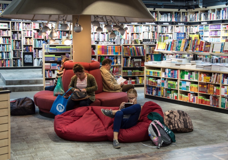 vitrine-SAUZE-min_books_bookstore_book_reader_readers_reading_shop_sale_books-849006